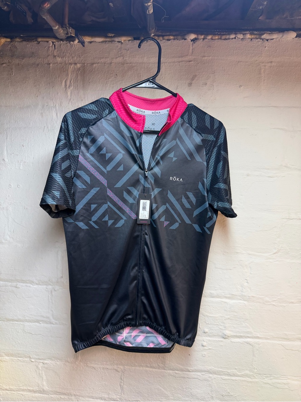 RŌKA Men’s Black Cycling Jersey with Pink Trim